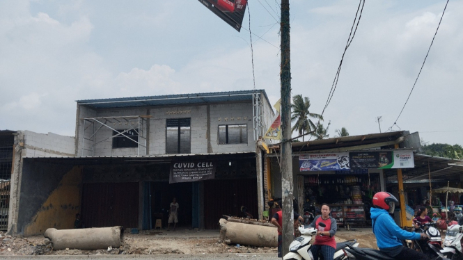 Tiang di Jalan Kota Serang