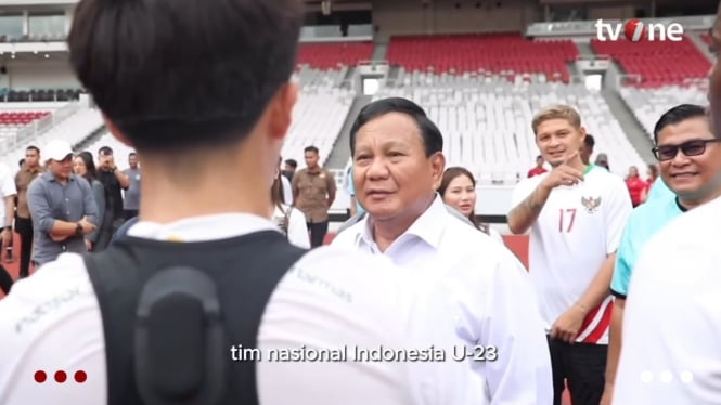 Prabowo Subianto Menyemangati Pemain Timnas Indonesia.