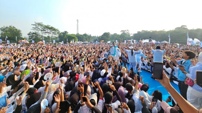 Senam bahagia bersama Andra Soni dan Ratu Zakiyah di Serang