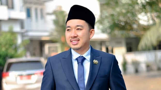 Farhan Aziz pimpinan DPRD kota serang termuda