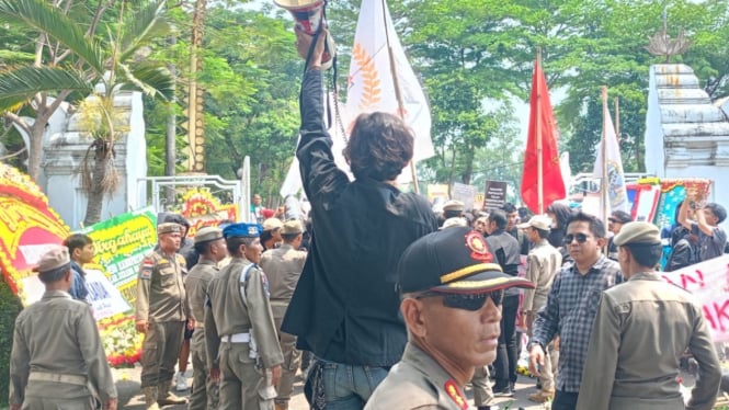 Demonstrasi Mahasiswa di Kantor Bupati Serang.