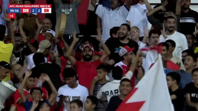 Kegembiraan Suporter Bahrain Usai Cetak Gol di Perpanjangan Waktu.