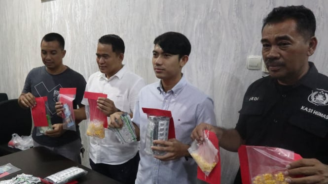 Kasat Resnarkoba Polres Serang, AKP Bondan (Kedua dari Kanan).