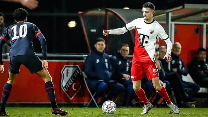 Ivar Jenner Berseragam FC Utrecht.