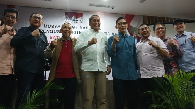 Ketua Umum APRINDO 2024-2028, Solihin (tengah, kemeja putih)