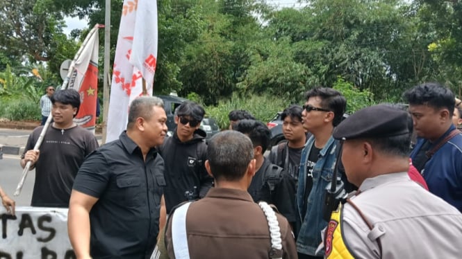 Demonstrasi Mahasiswa di Depan Kejati Banten.