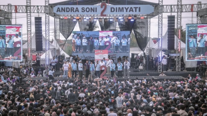 Keramaian Konser Banten Maju Andra Soni.