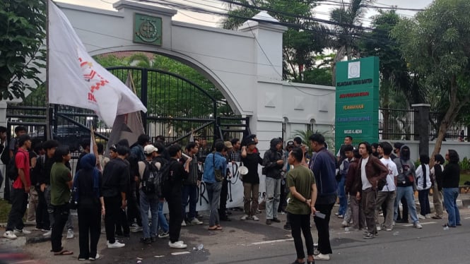 Demonstrasi Mahasiswa di Depan Kejati Banten.