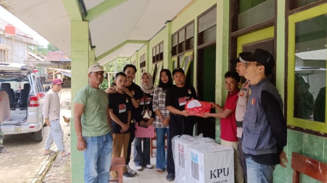 Momen Pendistribusian logistik Pilkada Serentak di Provinsi Banten