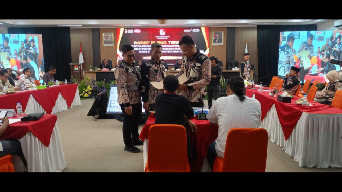 Pleno Rekapitulasi Suara Pilgub Banten 2024 di Kantor KPU.