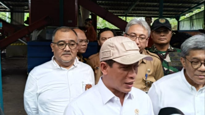 Menteri LH Hanif Faisol Nurofiq