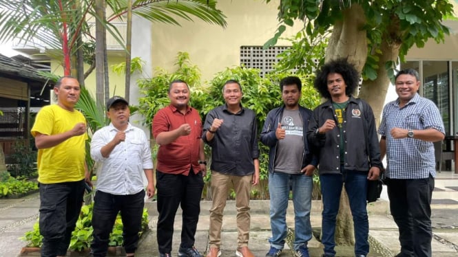 Pengurus PWI, AJI dan IJTI di Banten berfoto bersama