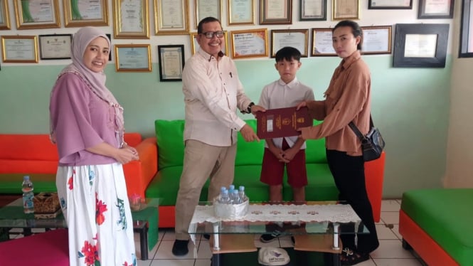 Ahmad Zuhdi di salah satu sekolah Kota Tangerang