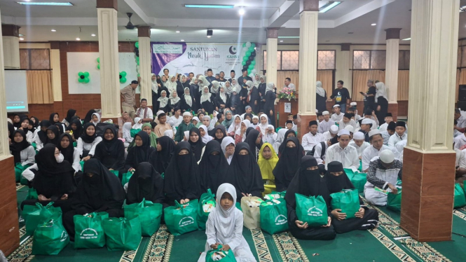 Kahmi Foundation menyalurkan bantuan pada anak yatim