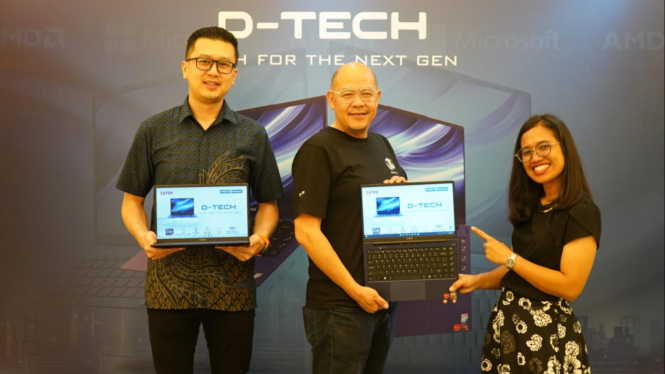 Peluncuran laptop D-Tech