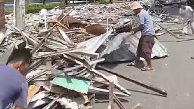 40 Kios di Taman Sari Kota Serang Dibongkar