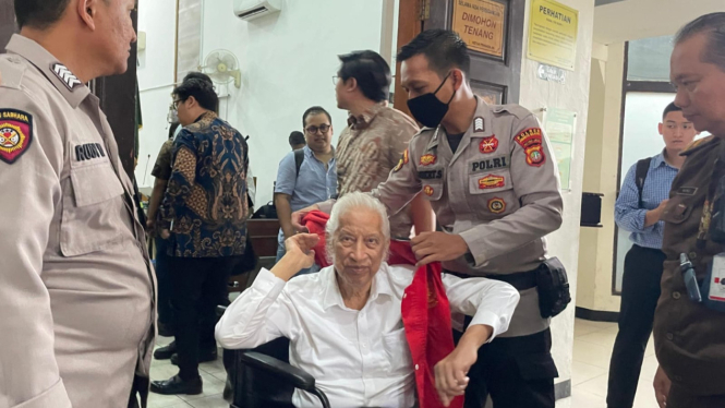 Ted Siong Bacakan Pledoi, Minta Vonis Bebas m