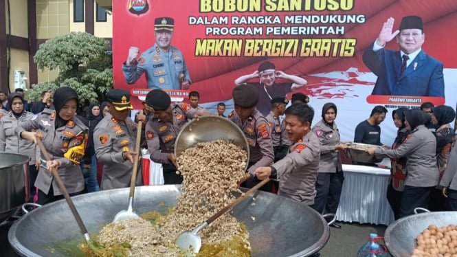 Masak Besar Bobon Santoso Bareng Kapolres Serang.