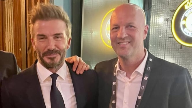 Jordi Cruyff (kanan) bersama David Beckham (kiri).