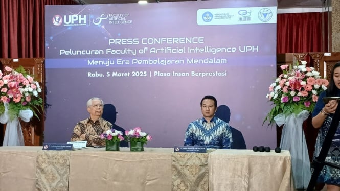 Rektor UPH, Jonathan L Parapak dan Dekan FAI