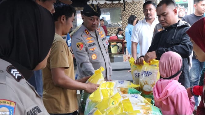 Kapolres Serang, AKBP Condro Sasongko, Melihat Bazar Ramadan.