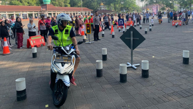 Latihan Praktek Uji Berkendara Pembuatan SIM.