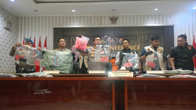 Kapolresta Serkot Tunjukkan Barang Bukti Kejahatan.