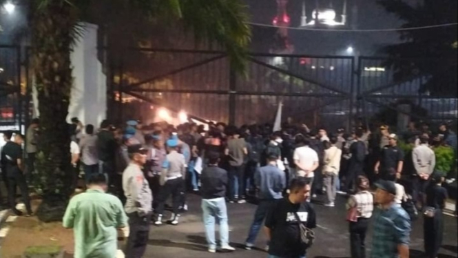 Demonstrasi Ampera Banten di Kantor Gubernur.