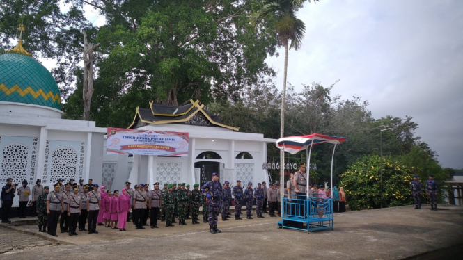 Upacara Ziarah Kubur Polda Jambi.