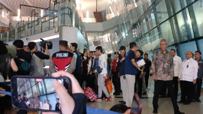 Evakuasi WNI dari Iran, tiba di Bandara Soetta