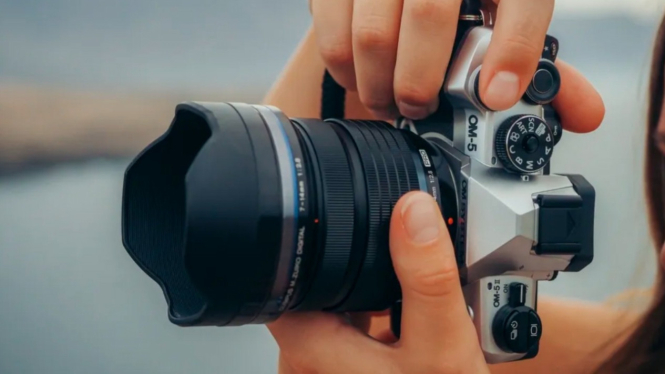 Kamera Mirrorless OM-5 II