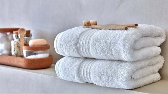 Handuk di Kamar Mandi.