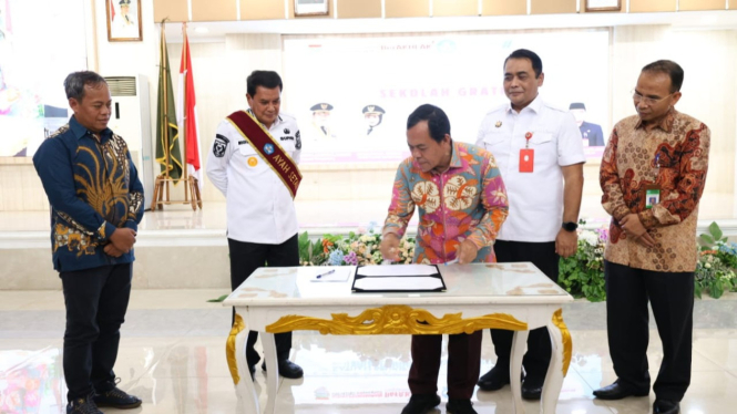 Penandatanganan MoU Sekolah Gratis