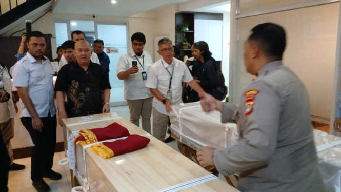 Ketibaan jenazah PMI di Terminal Kargo Jenazah Bandara Soetta