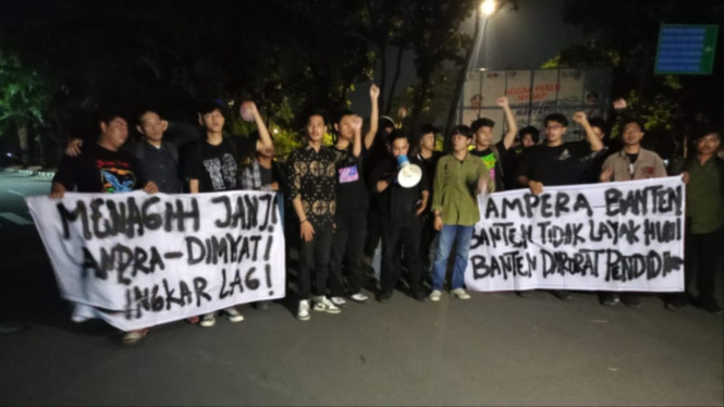 Mahasiswa Ampera Kritik Gubernur dan Wagub Banten.