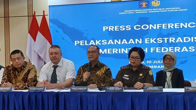 Konferensi pers pemulangan buronan asal Rusia