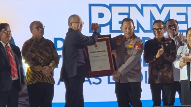 ITUC saat berikan penghargaan pada Kapolri