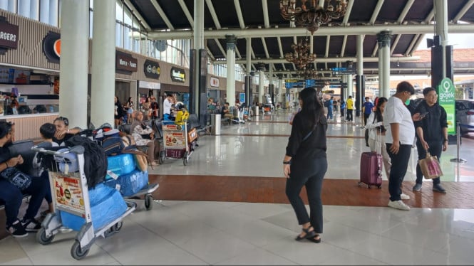 Suasana penumpang di Bandara Soetta, Tangerang