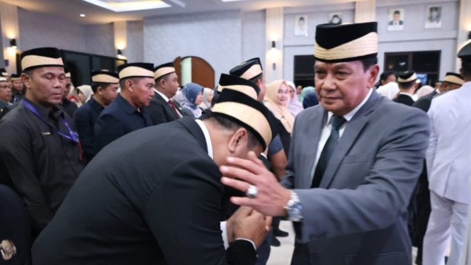 Bupati Tangerang, Maesyal Rasyid saat melantik pejabat