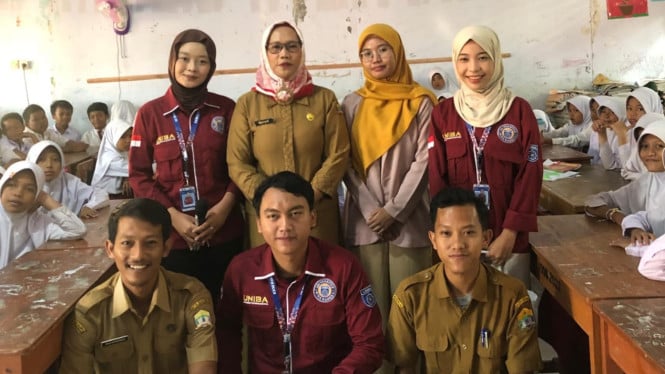 Mahasiswa KKM Kelompok 01 Uniba Banten di SDN 02 Gelam