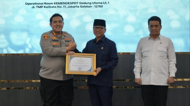 Kapolresta Serkot Terima Penghargaan dari Kemendes PDT.