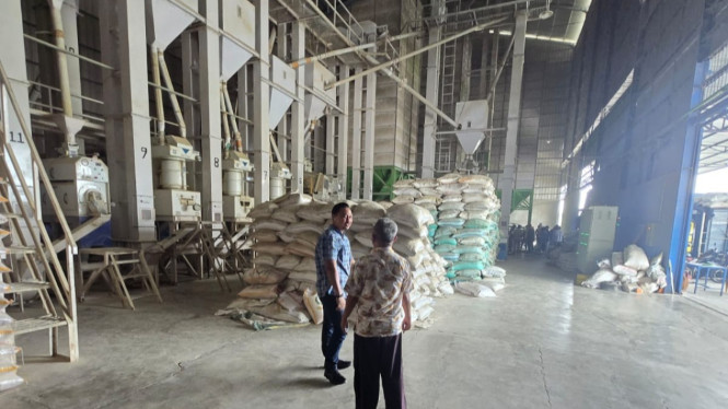 Kasatreskrim Polres Serang di Gudang Beras.