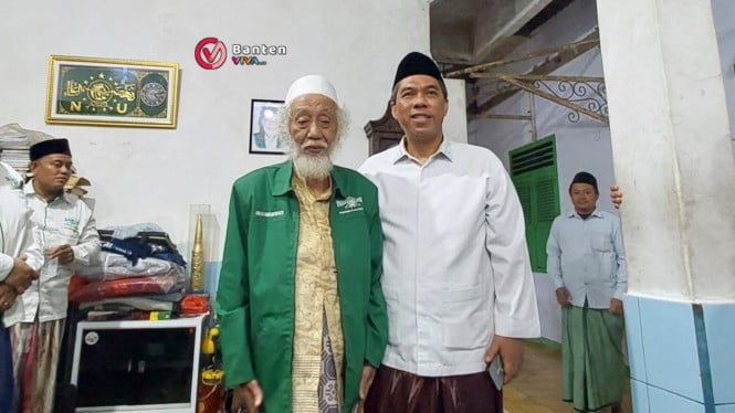 KH Zulfa Musthofa dan Abuya Muhtadi Cidahu Banten