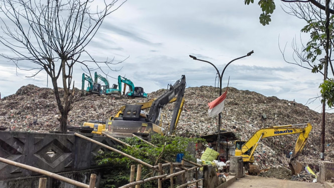 Tumpukan Sampah di TPSA Cipeucang.