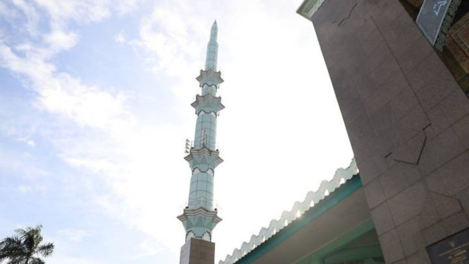 Menara Masjid Raya Al-A'zhom Tangerang