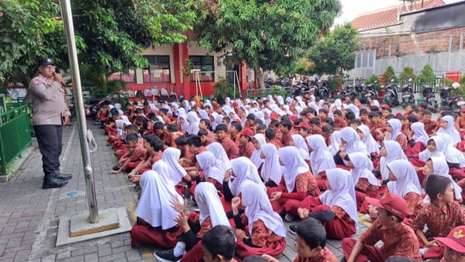 Penyuluhan polisi kepada pelajar di tangerang