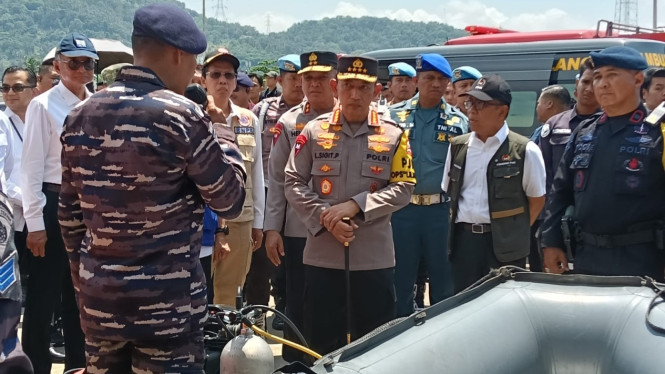 Kapolri Periksa Peralatan SAR di Pelabuhan Merak.