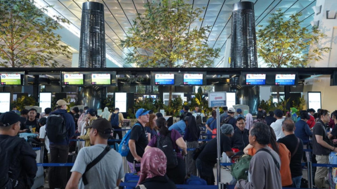 Pergerakan penumpang di Terminal 3 Bandara Soetta