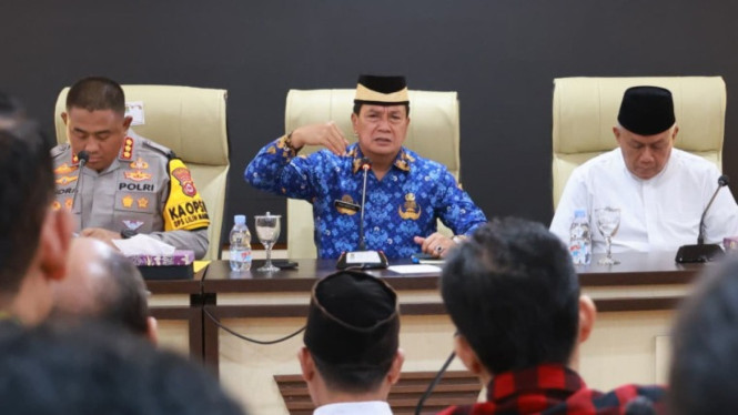 Bupati Tangerang, Maesyal Rasyid (tengah) dalam rakor nataru