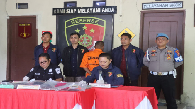 Maling Toko Makanan Beku Ditangkap Polisi.